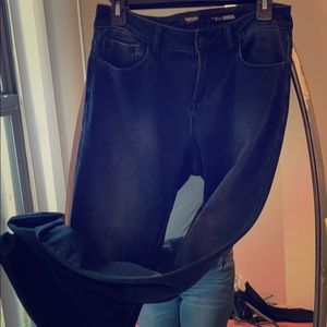 Soft blue jagging‘s